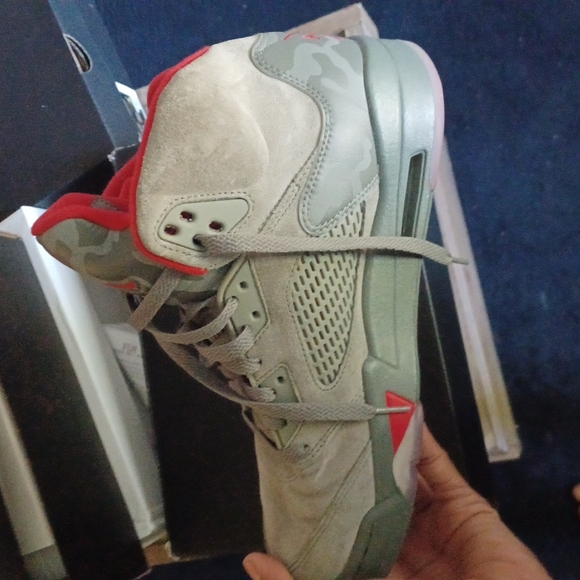 Jordan 5's army Green and red - Picture 3 of 3